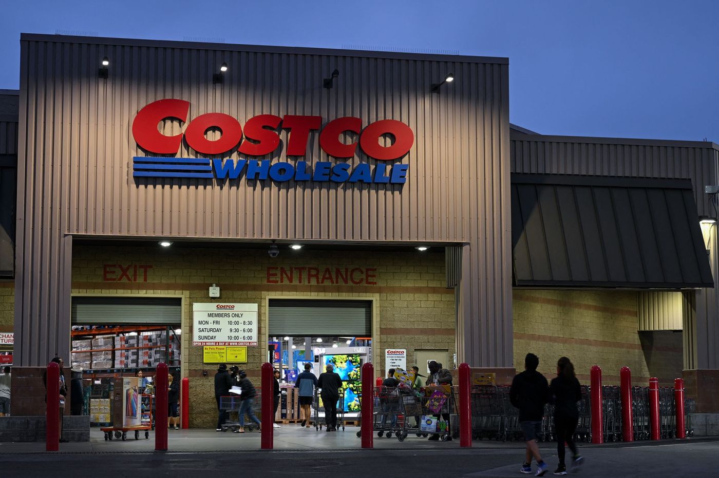 Clock ticking toward possible Costco strike Saturday