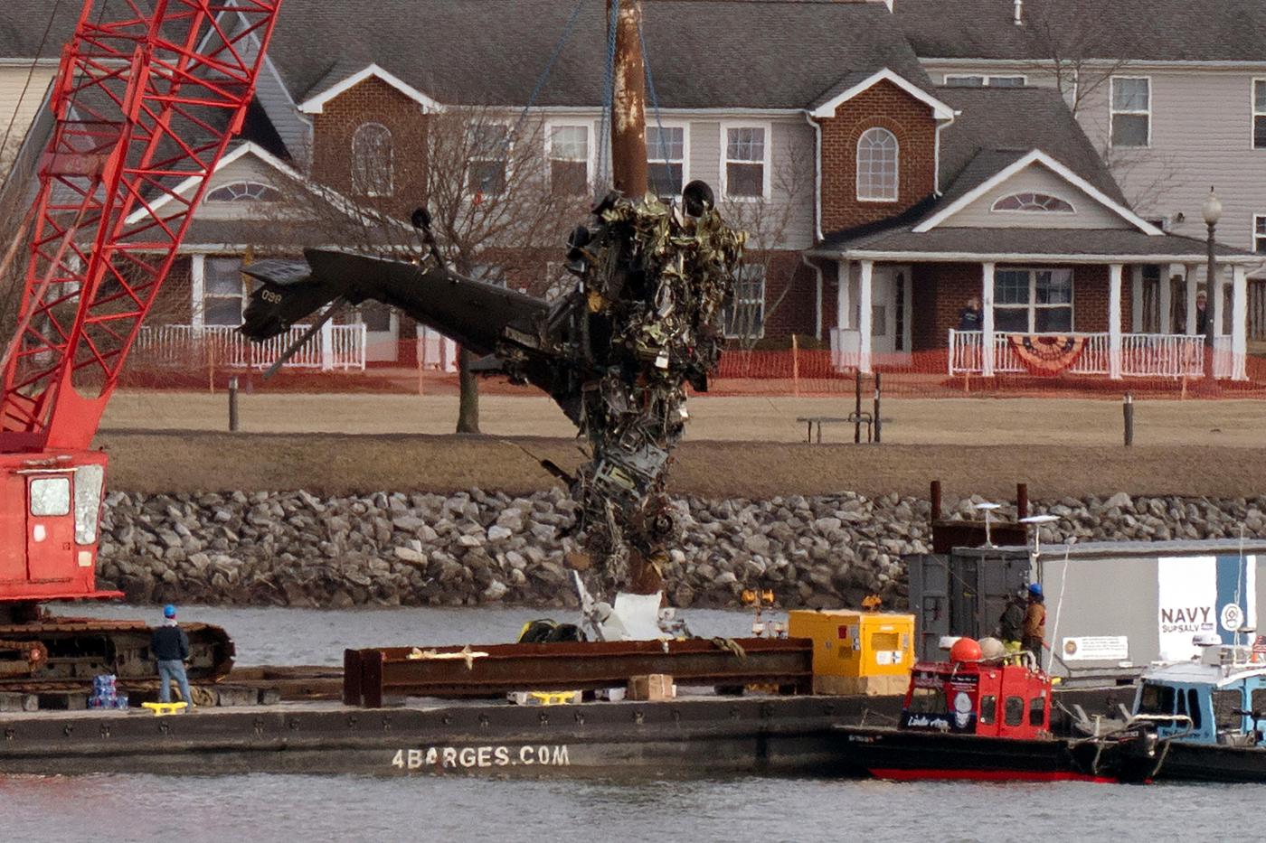 Lasers aid river search for debris from plane and helicopter collision near DC