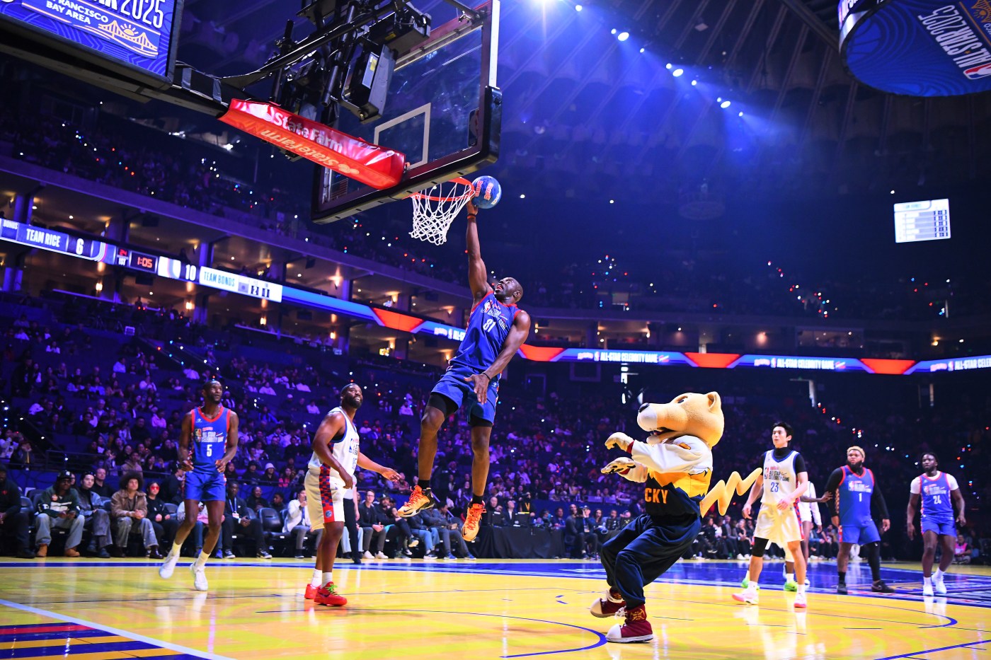 ‘Let everybody see this’: Oakland puts on a show for NBA Celebrity All-Star Game as Barry Bonds tops Jerry Rice