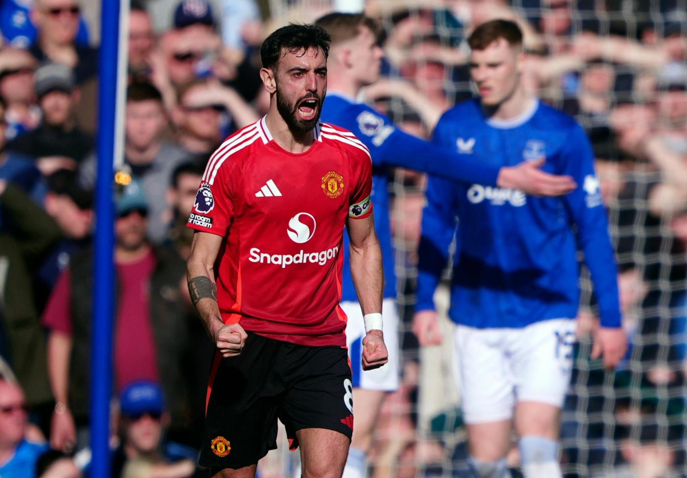 Man United rallies to draw 2-2 at Everton in Premier League after late VAR drama