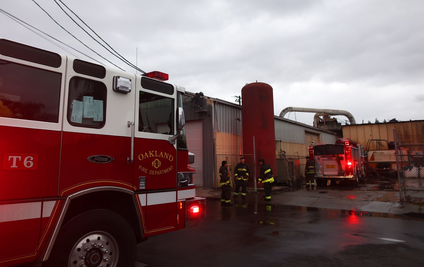 Two-alarm warehouse fire in Oakland extinguished