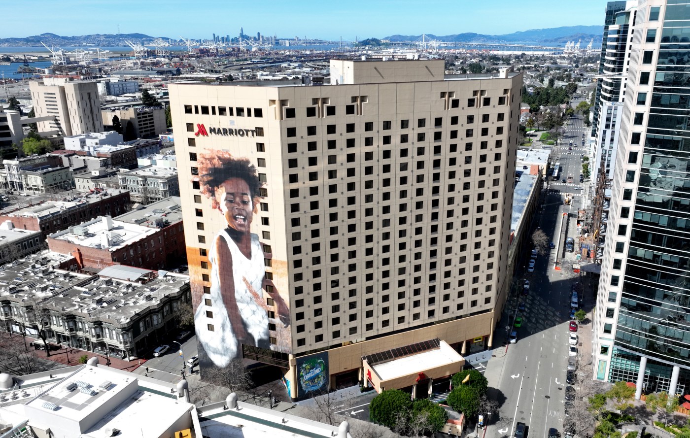 Big Oakland hotel flops into loan default