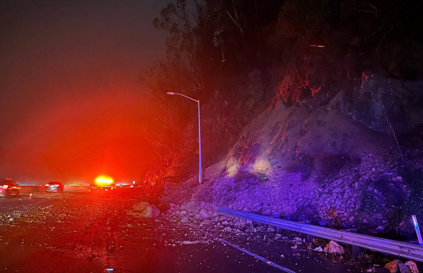 Mudslide, fallen tree impact Highway 101 in Marin County