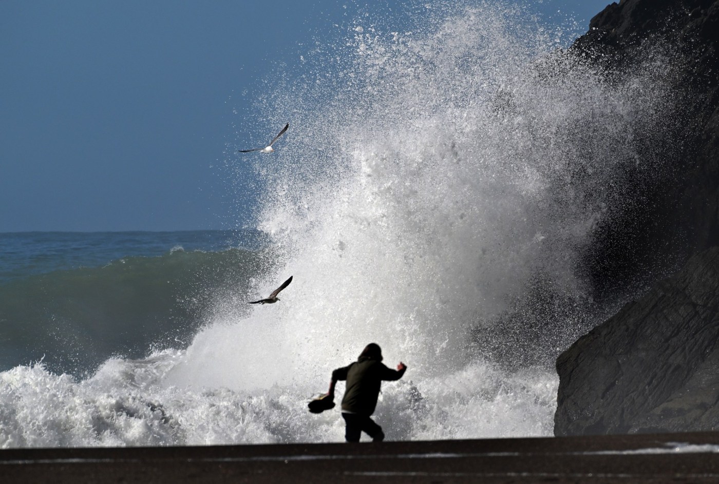 Bay Area coast showcases spectacular waves