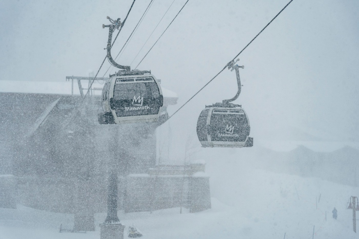 2 ski patrollers caught in avalanche at Mammoth Mountain; 1 in ‘extremely’ critical condition