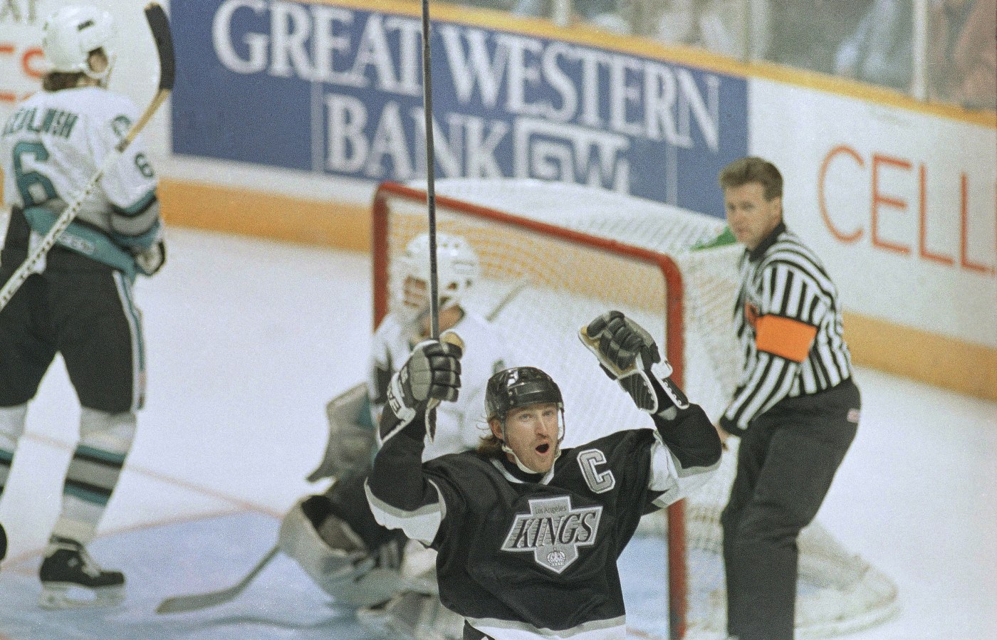 When San Jose Sharks played host to Wayne Gretzky’s record-tying moment