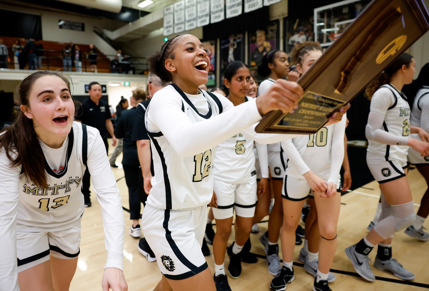 Archbishop Mitty, with strength in numbers, withstands Clovis West onslaught to return to state championship