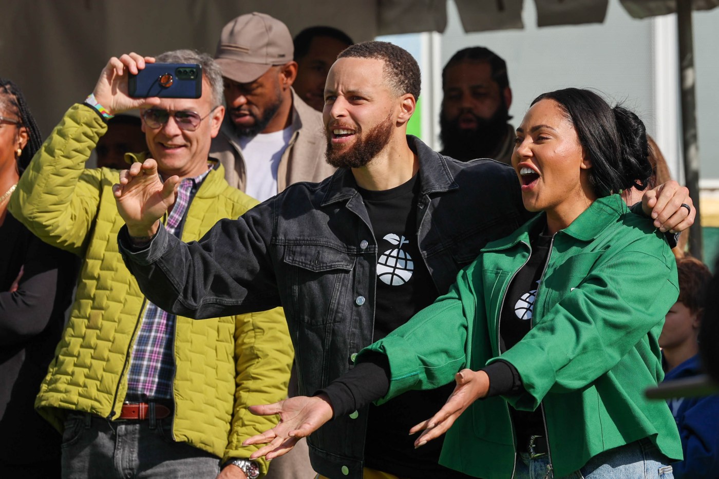 Oakland man charged with pocketing $50,000 check from Steph and Ayesha Curry meant for local boxing club