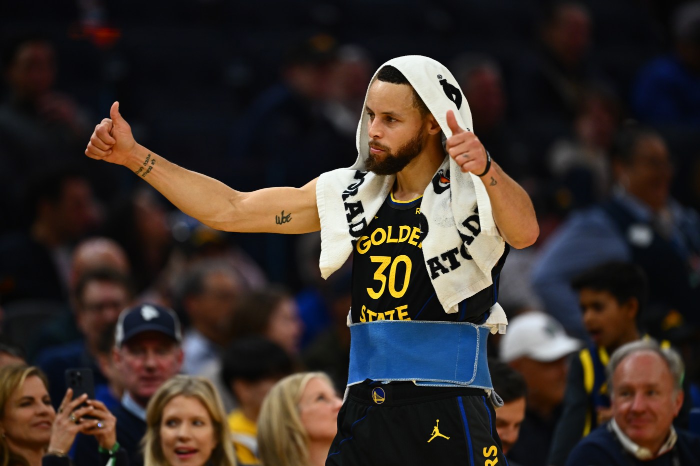 Steph Curry rejoins Warriors after pelvic injury, could play at Heat