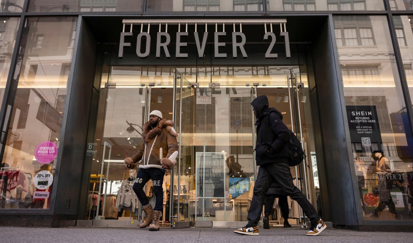 Forever 21 weighs closing all stores ahead of bankruptcy