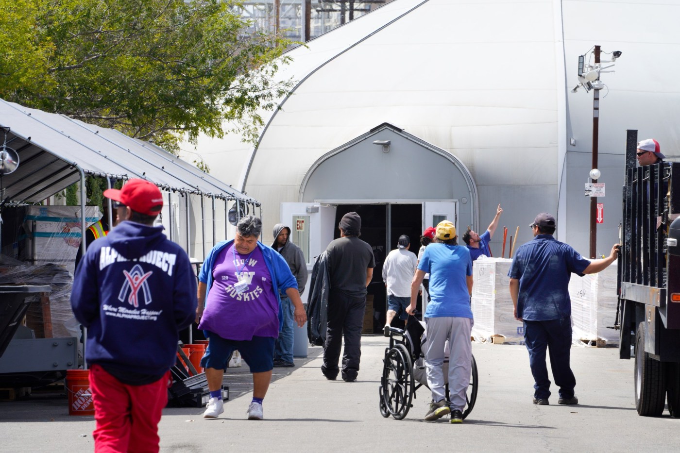 ICE just visited a California homeless shelter. New rules say how that’s supposed to go.