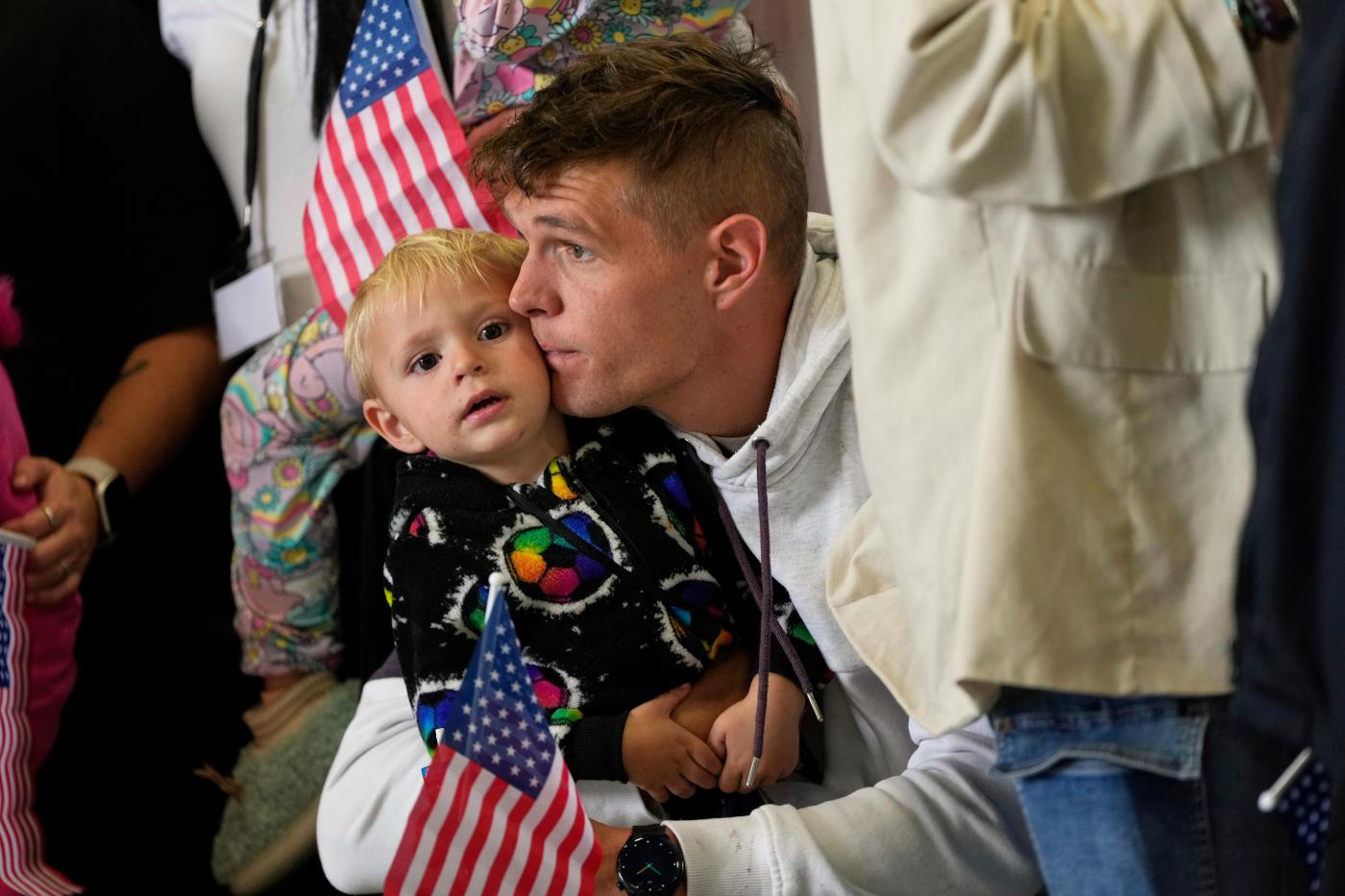 Trump administration welcomes 59 white South Africans as refugees