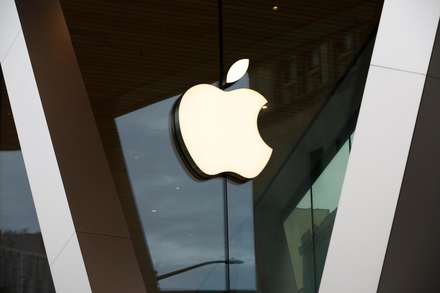 How Apple fell behind in the AI race