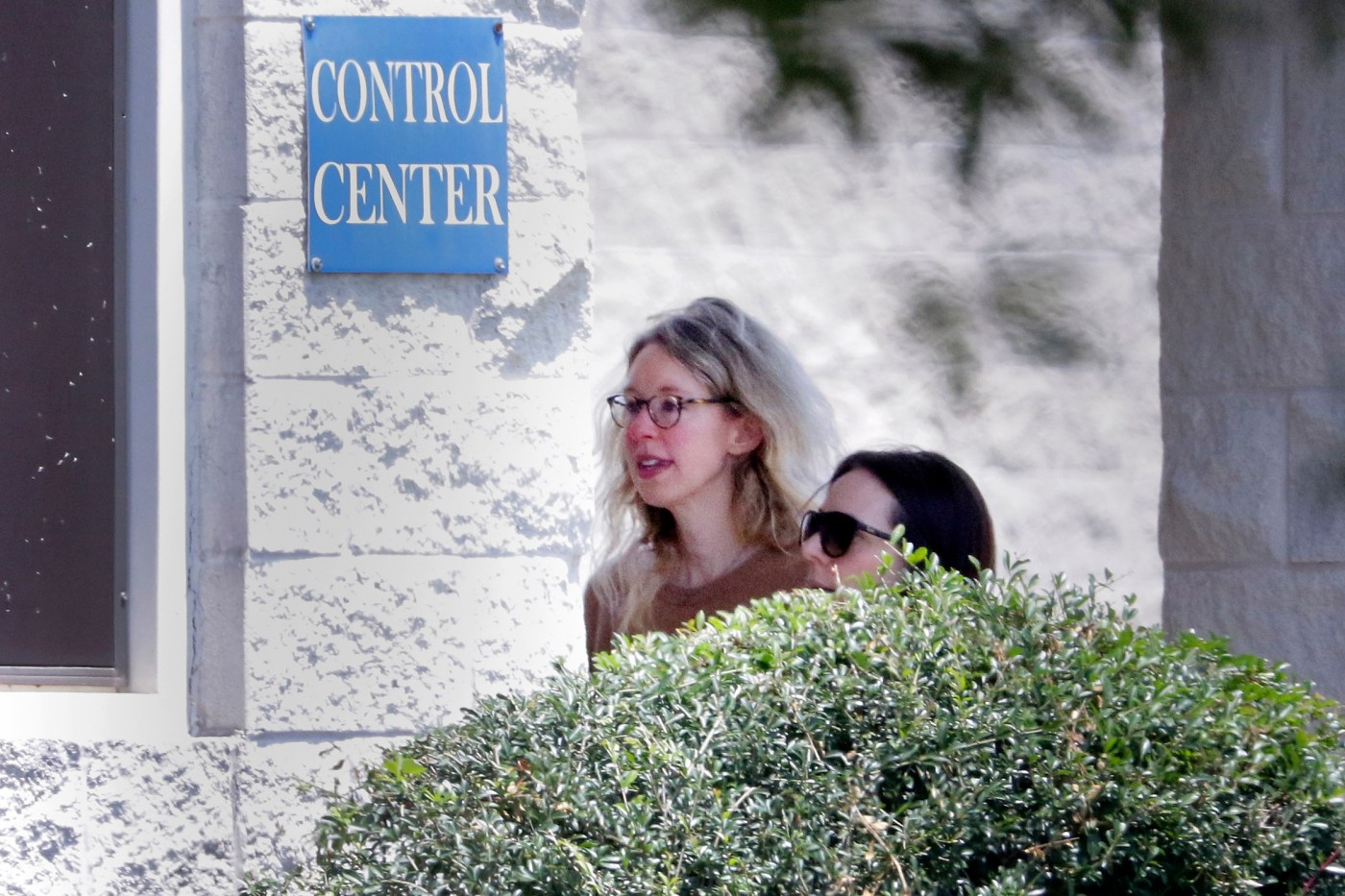 Theranos felon Elizabeth Holmes loses again in court, options for early freedom narrow