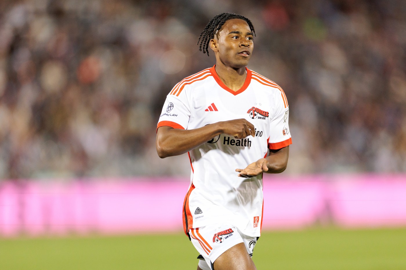 Earthquakes beat Rapids on goals from Jones, Arango