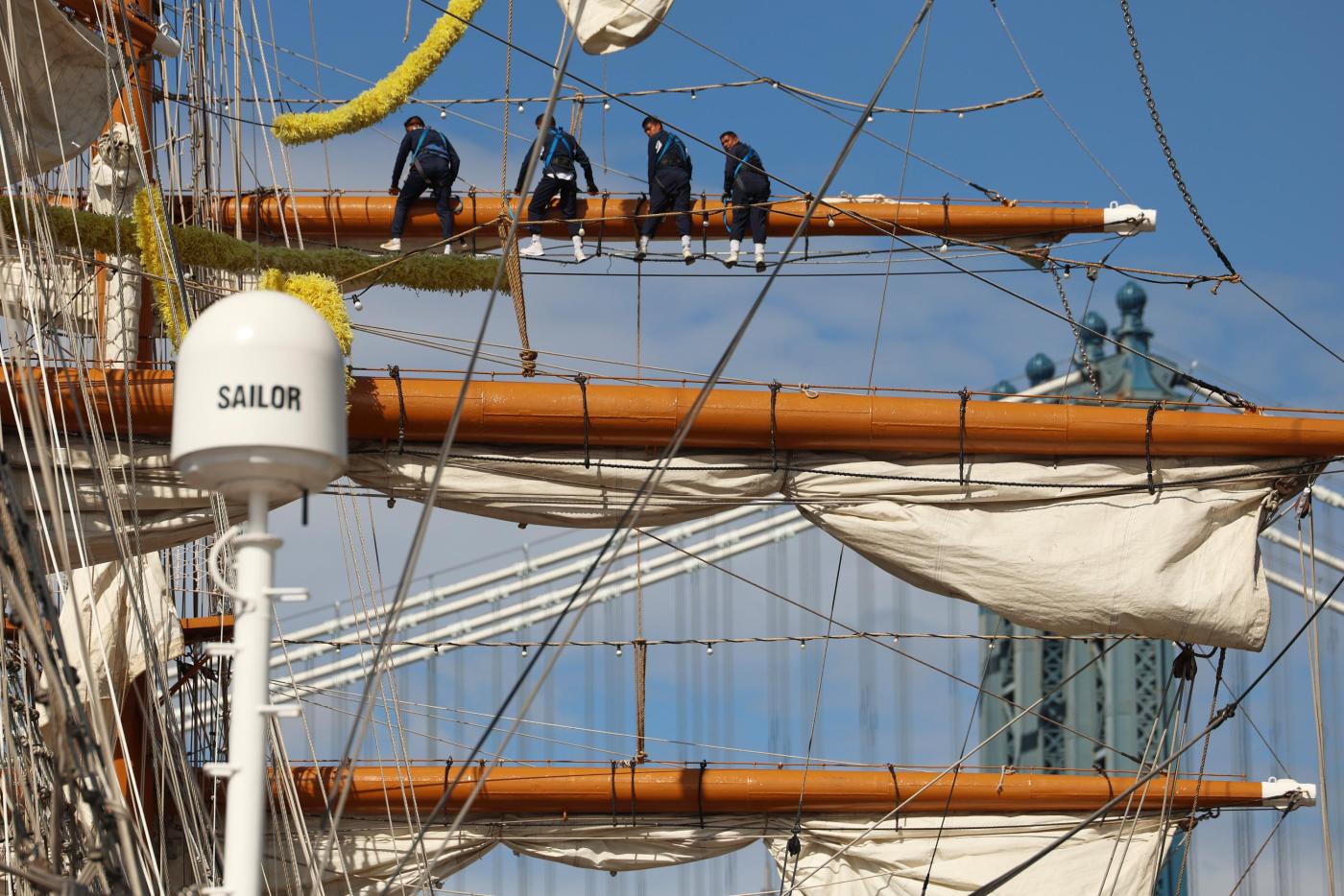 Turbulent waters may have contributed to Mexican tall ship’s crash into Brooklyn Bridge
