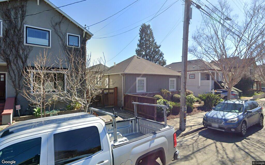 Detached house sells for $1.9 million in Oakland