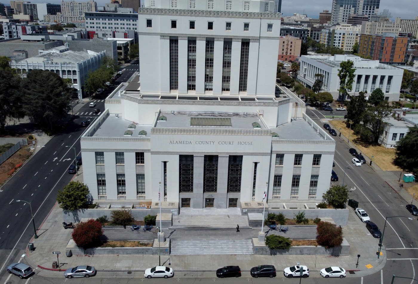 Oakland police confront rare problem after DNA match: The suspect is a twin