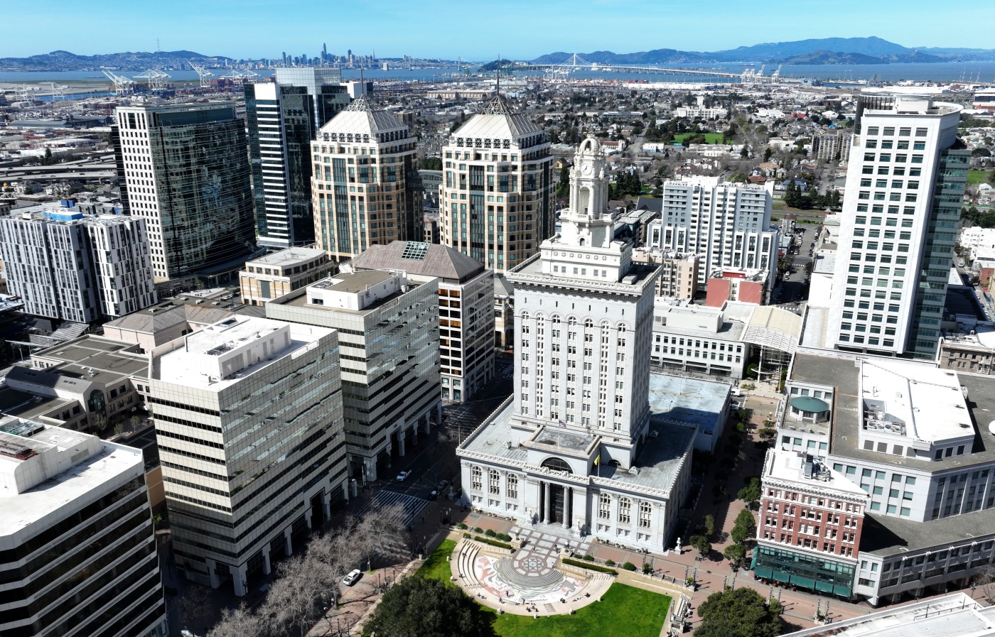 Oakland finance director resigns; mayor delays release of budget