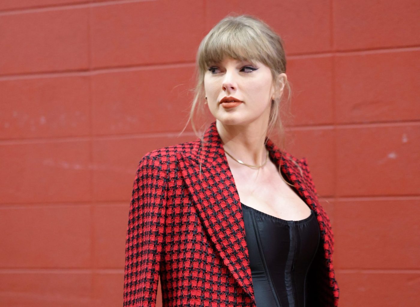 Blake Lively threatened to release Taylor Swift’s texts amid Baldoni drama