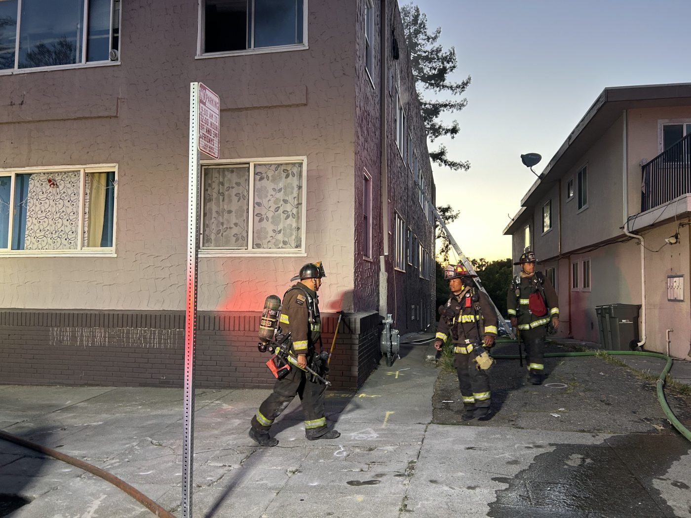 Father, child safely rescued from Oakland apartment fire