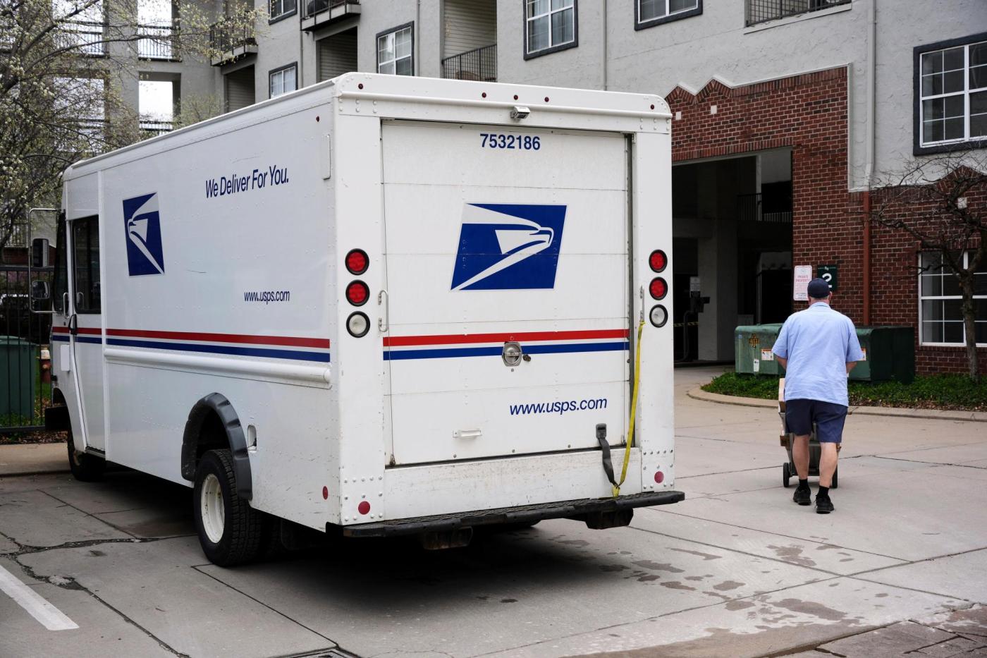 FedEx board member Steiner is picked to be next USPS postmaster general amid talk of privatization