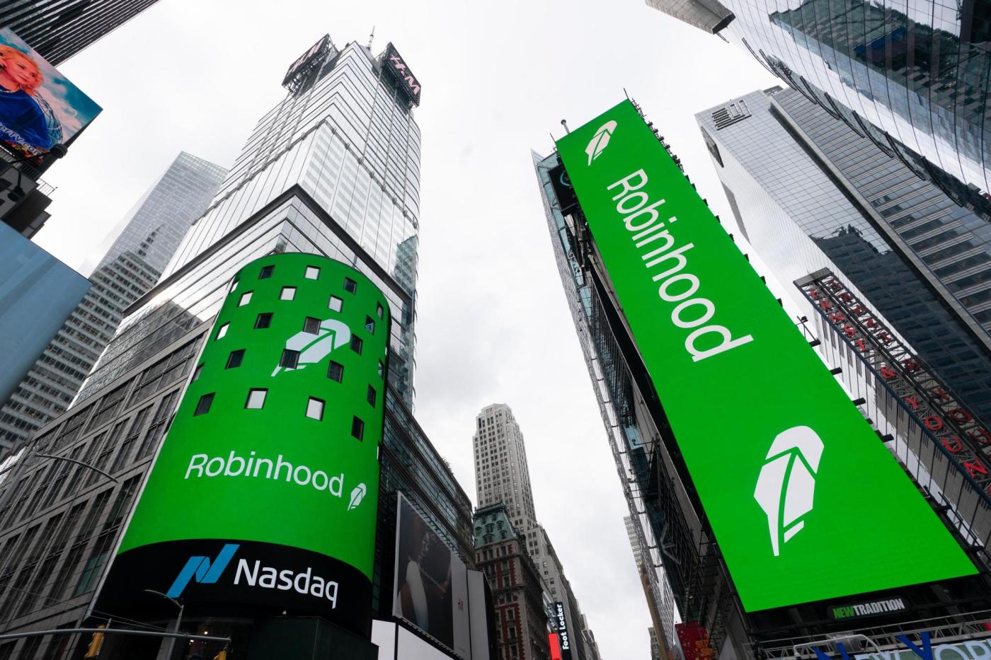 Robinhood tops estimates amid volatility as crypto slows