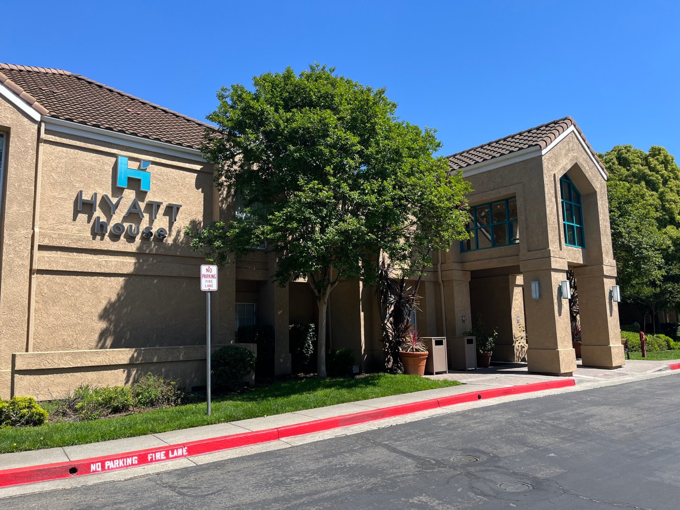 Big East Bay hotel engulfed in massive nationwide default is bought