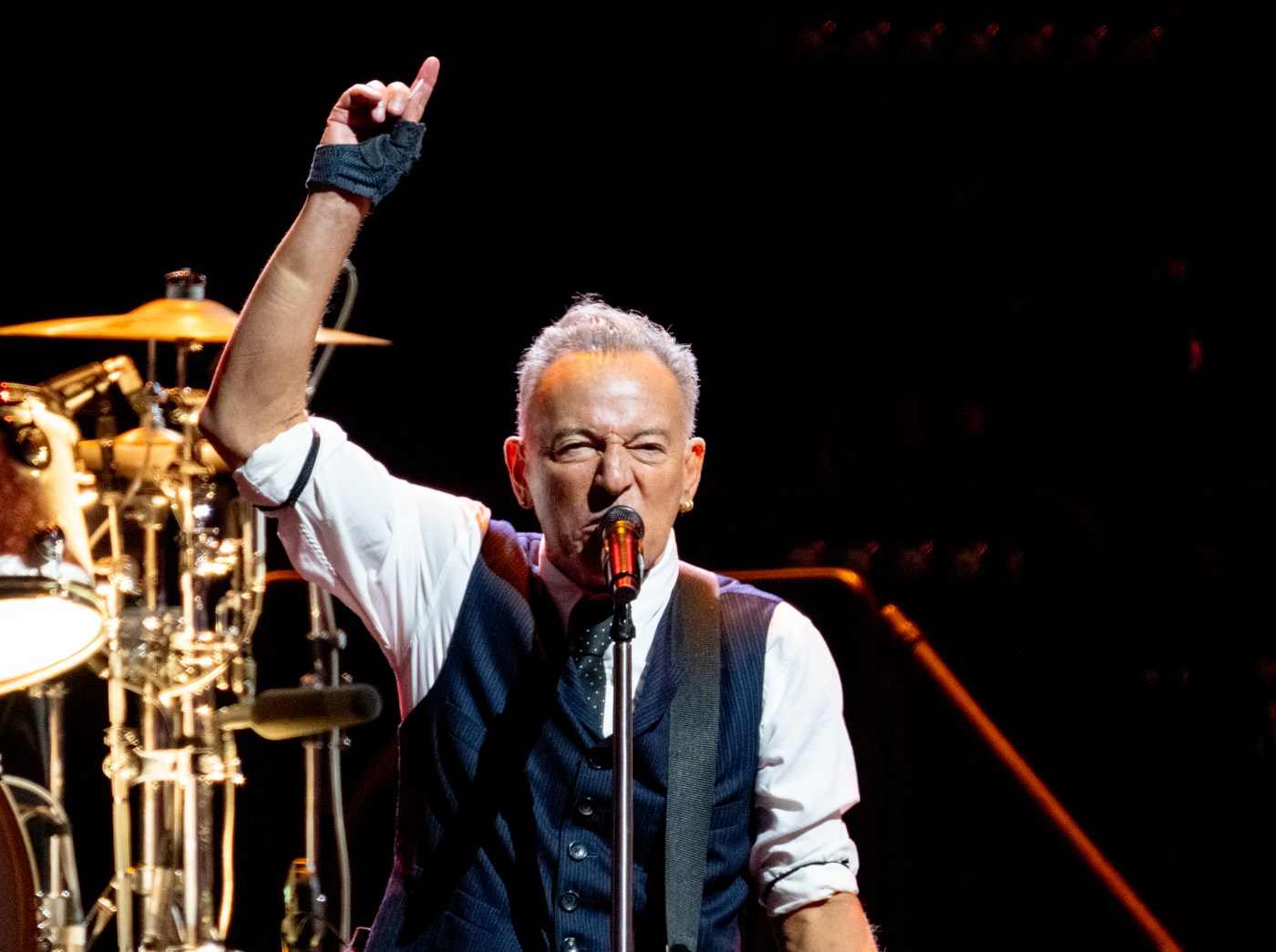 Trump seems to threaten Bruce Springsteen’s return to the U.S.
