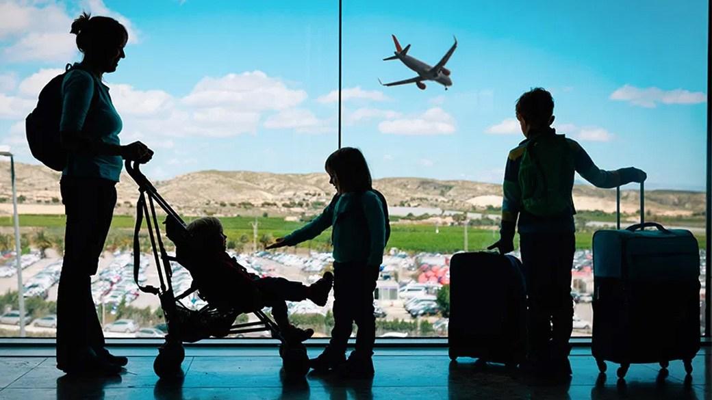 Expedia cuts full-year outlook as US travel demand falters