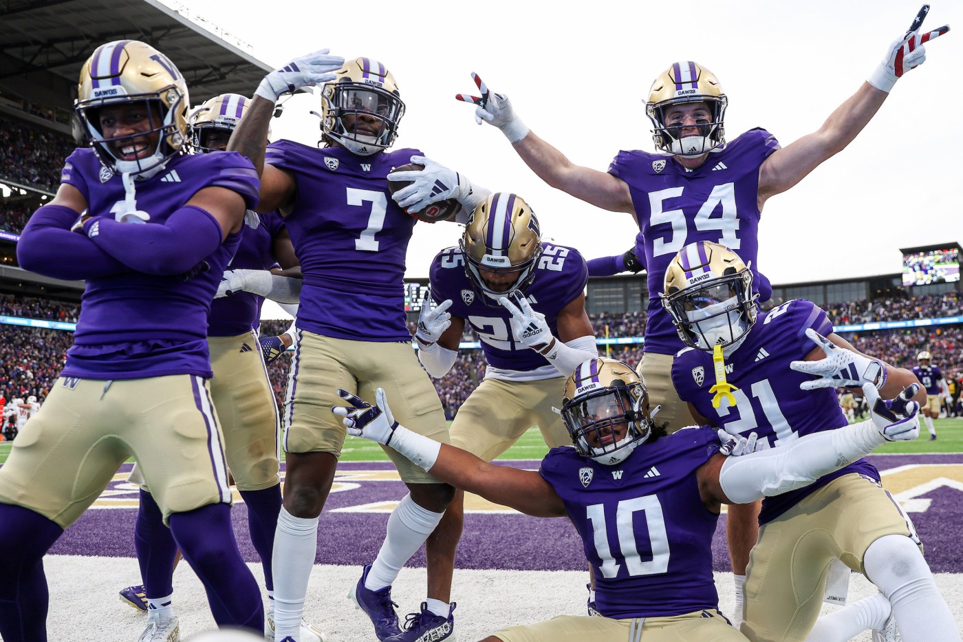 CFB recruiting: Washington stays hot with in-state star, Oregon takes another hit and UCLA preps for big weekend