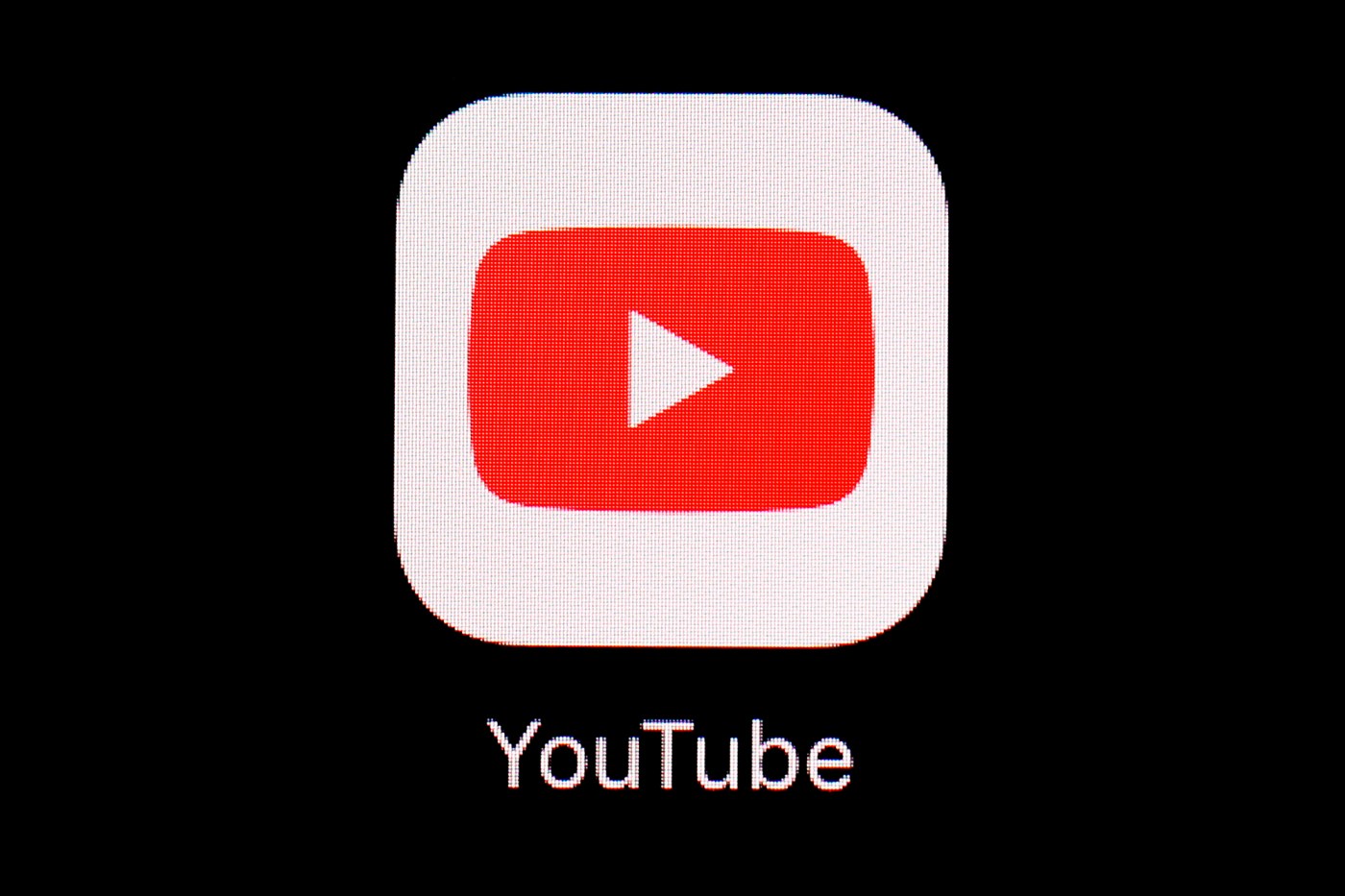 YouTube poaches Disney official, triggering lawsuit against video service