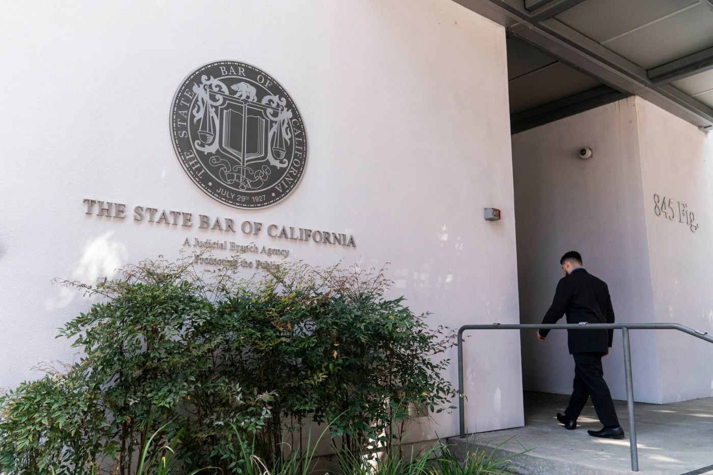Walters: Botched lawyer exam is California’s latest entry in its hall of shame