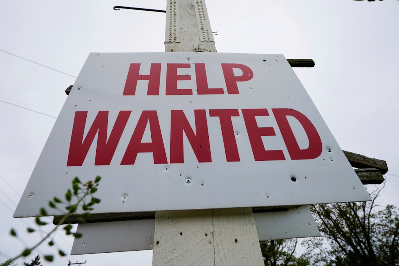 US jobs report: Hiring slows amid uncertainty over economy