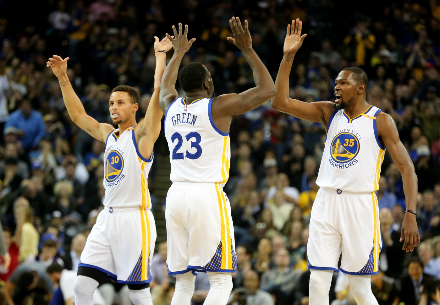 In win, Oklahoma City Thunder eclipses one Golden State Warriors record