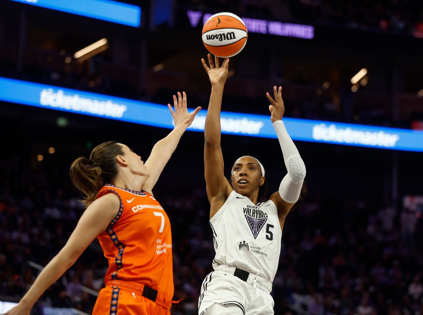 Kayla Thornton shines as Valkyries crush Connecticut Sun