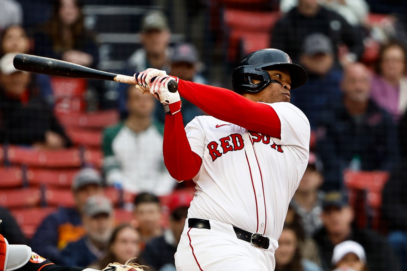 SF Giants acquire star third baseman Devers for Hicks, Harrison (report)