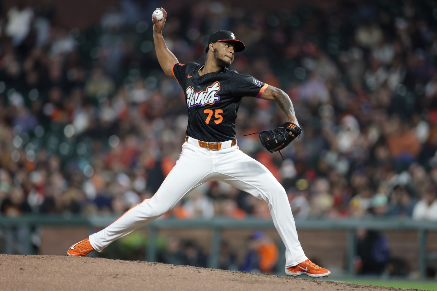 Doval blows rare save as SF Giants fall to Padres in 10 innings