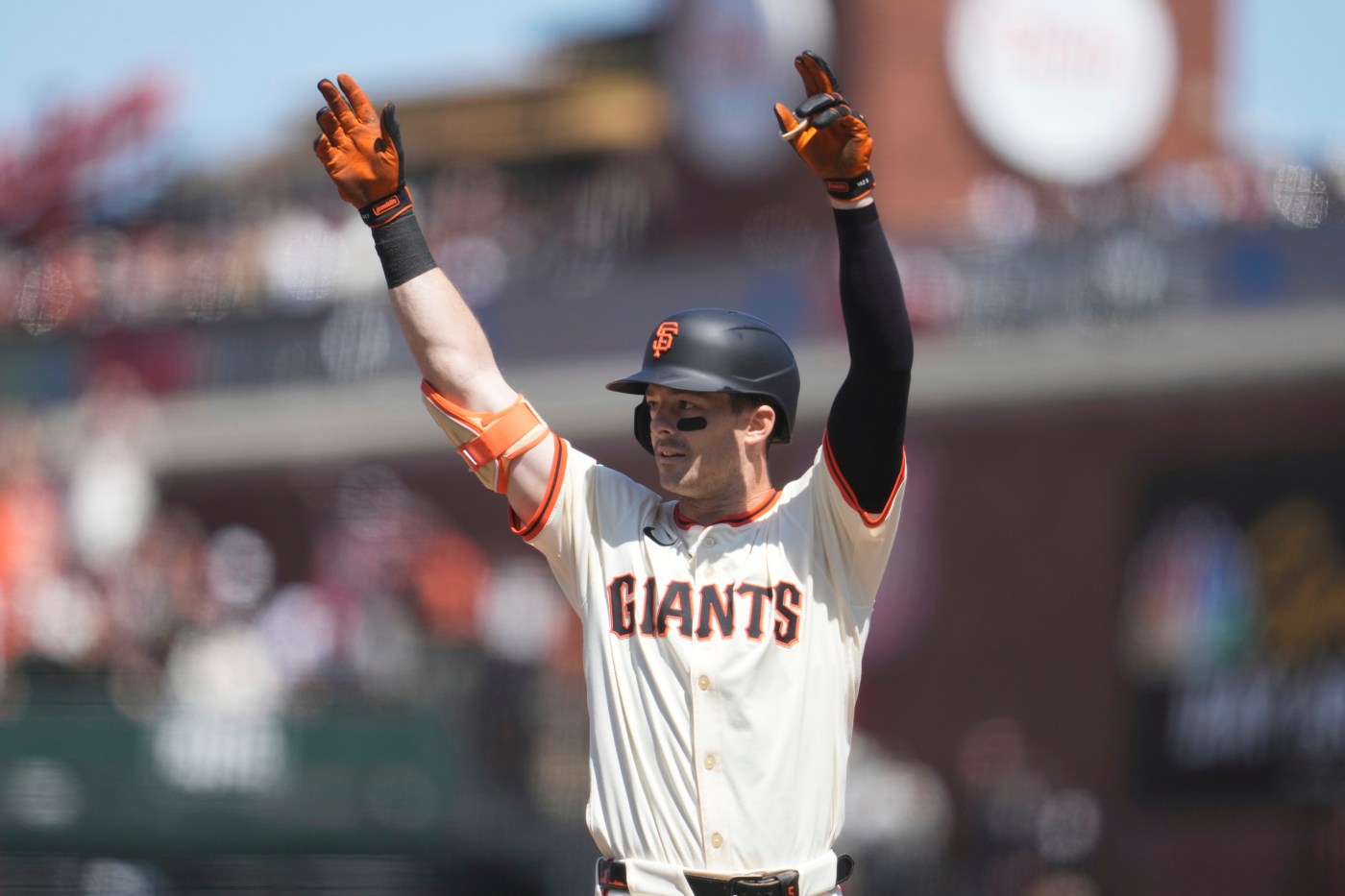 SF Giants capitalize on Red Sox’s costly errors to secure series win