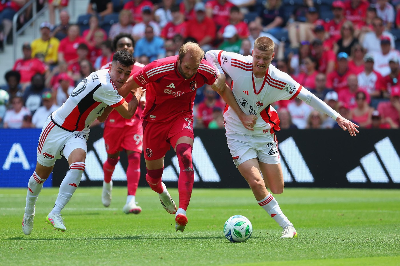 MLS: Earthquakes fall 2-1 in St. Louis after a penalty kick in stoppage time