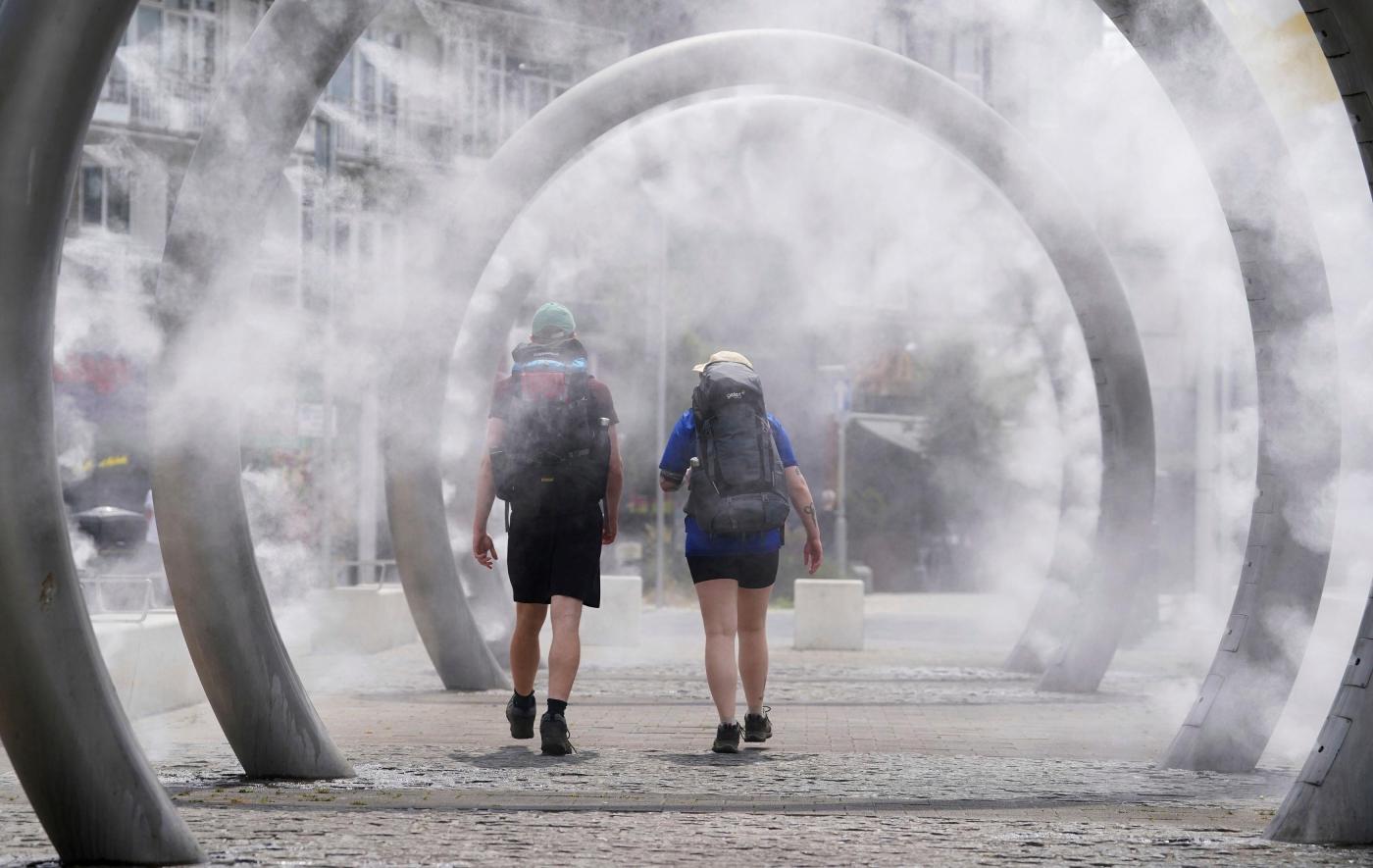 Britain and Northern Europe bake in the first heat wave of 2025