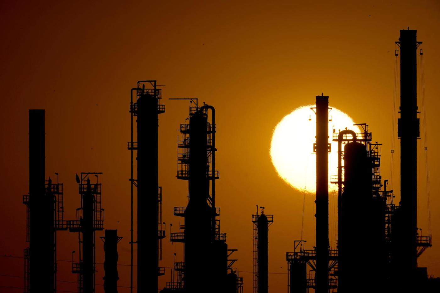 California regulator wants to pause Gov Newsom’s refinery profit cap