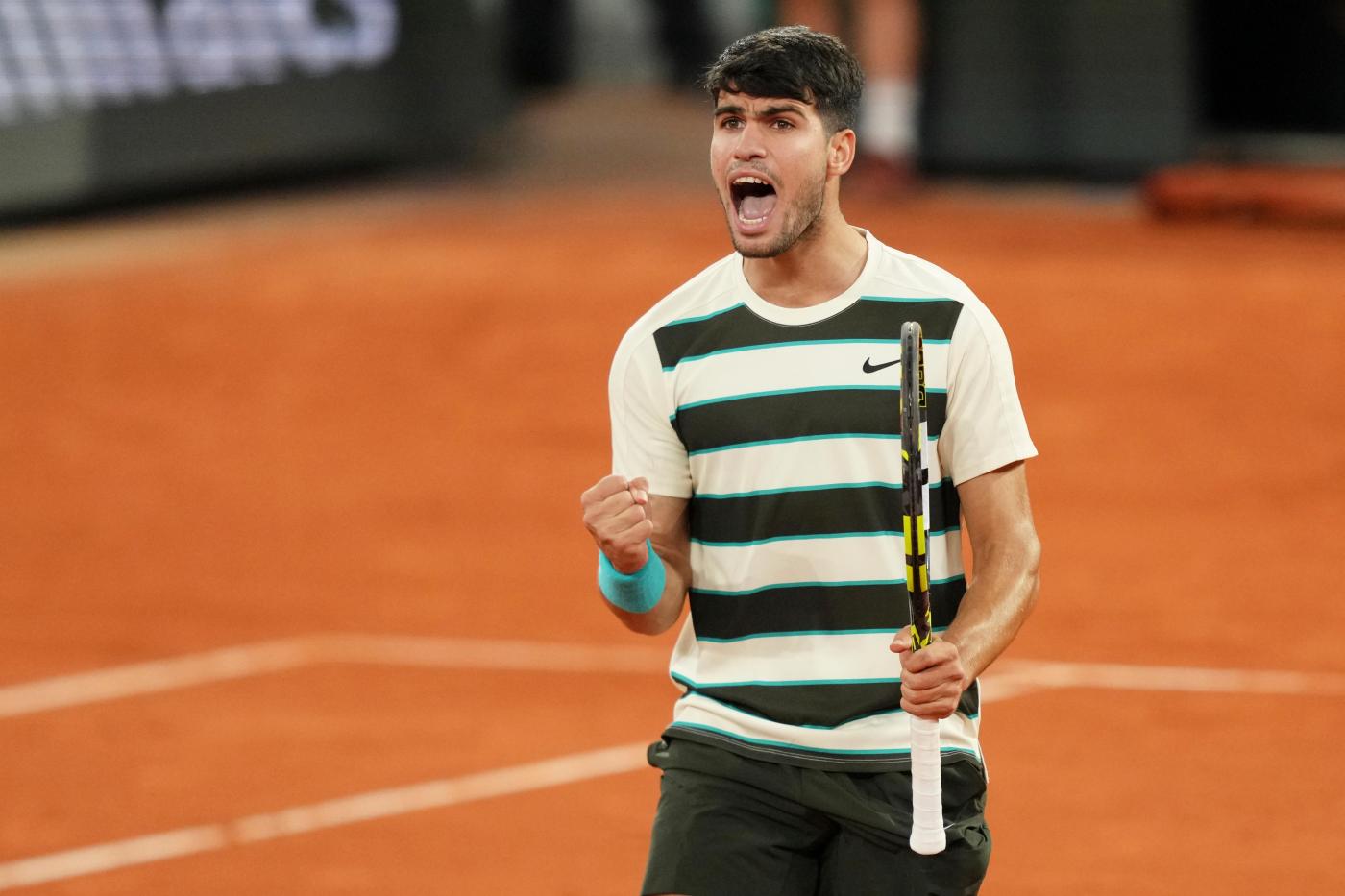 Alcaraz survives 3 match points to beat Sinner in longest French Open final ever