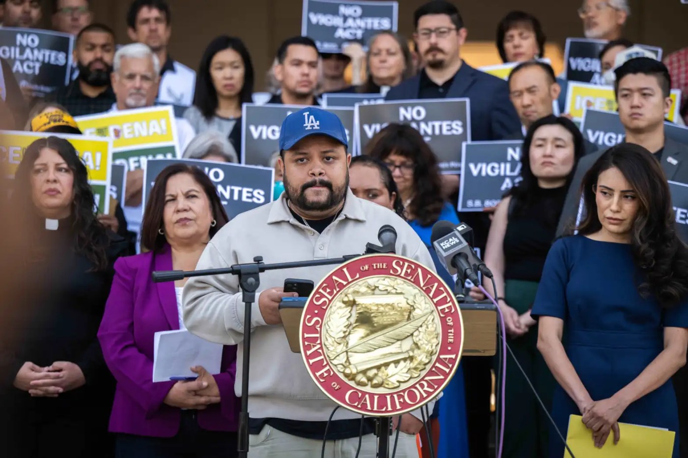 ‘No Vigilantes Act’ would require those doing immigration raids in California to identify themselves