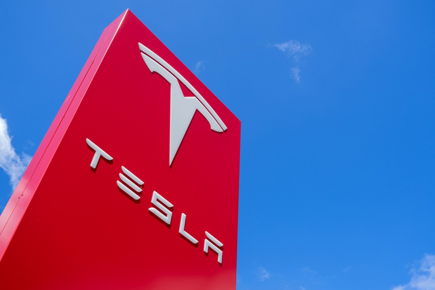 Tesla shares recover some losses as Musk-Trump conflict eases