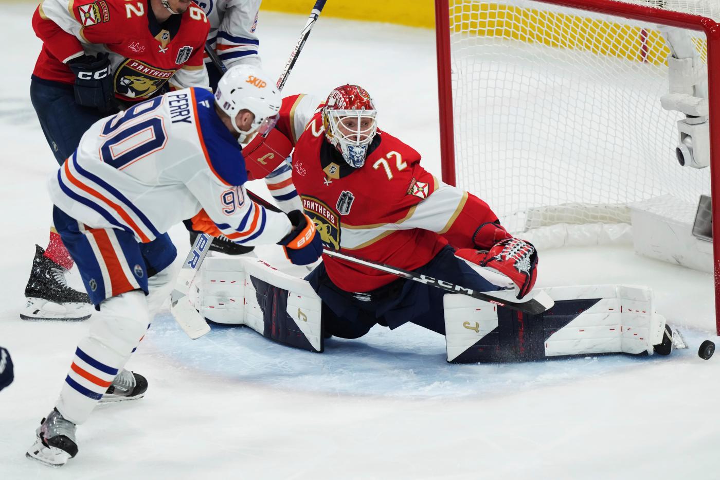 Bobrovsky shines for Panthers in Stanley Cup Final as Oilers have goalie debate