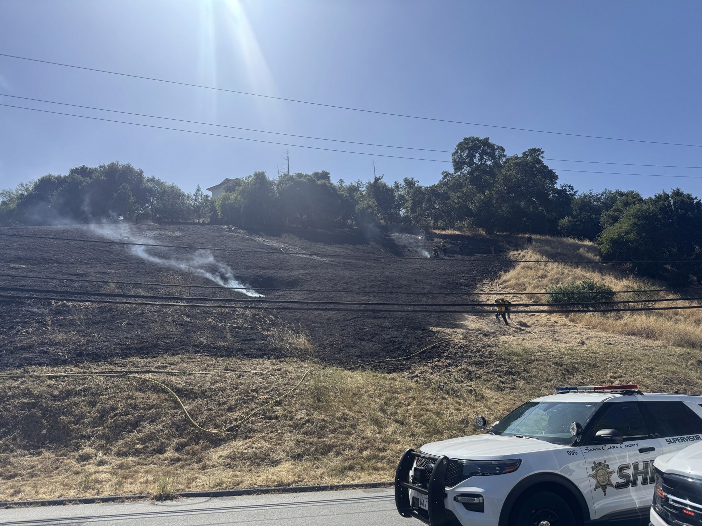 Fire disrupts traffic, burns building in Los Altos Hills