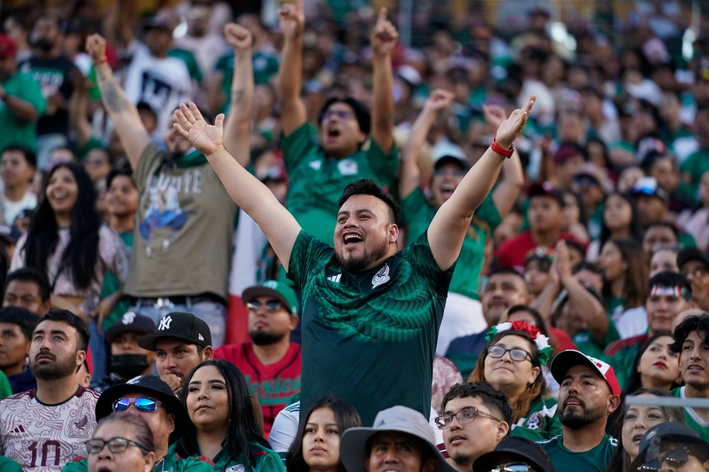 Mexico travels to Santa Clara for Gold Cup semifinal amid fan fears of deportations