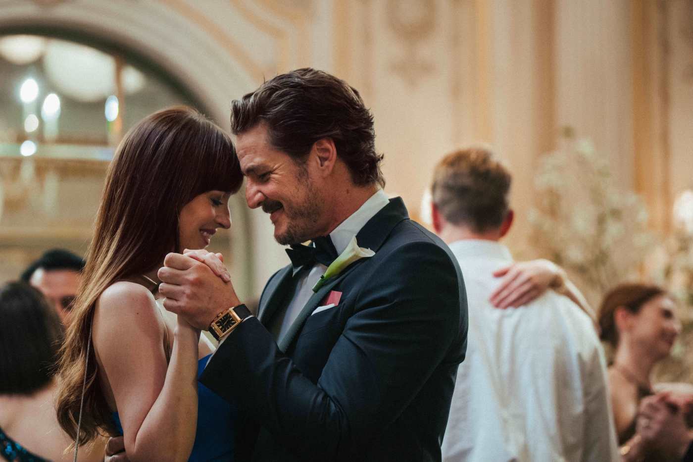 Review: In ‘Materialists,’ love is messy — and that’s a good thing