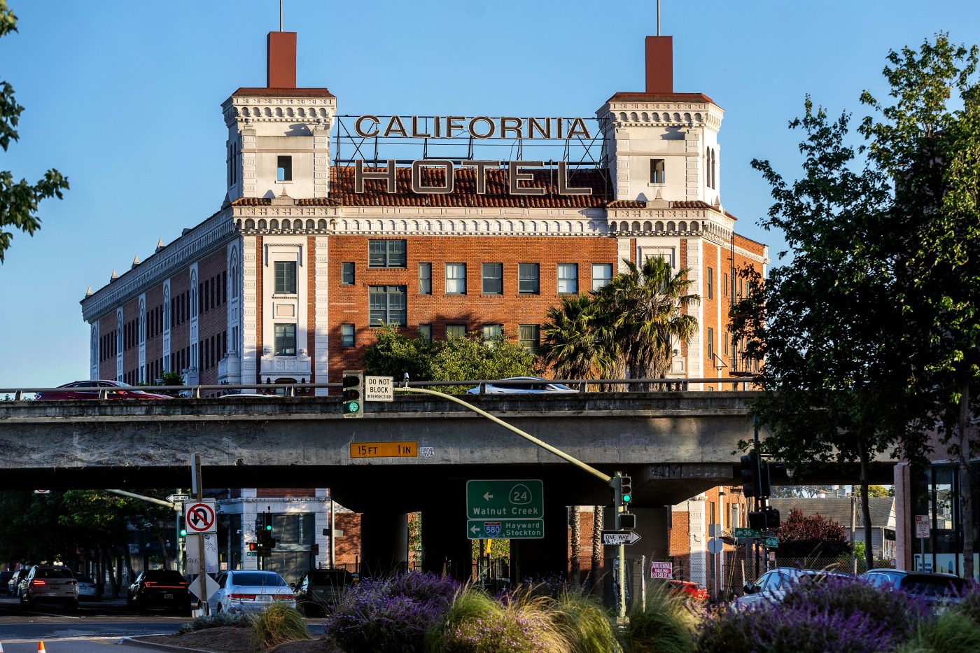 Oakland’s iconic California Hotel, vital housing for the formerly homeless, is in turmoil